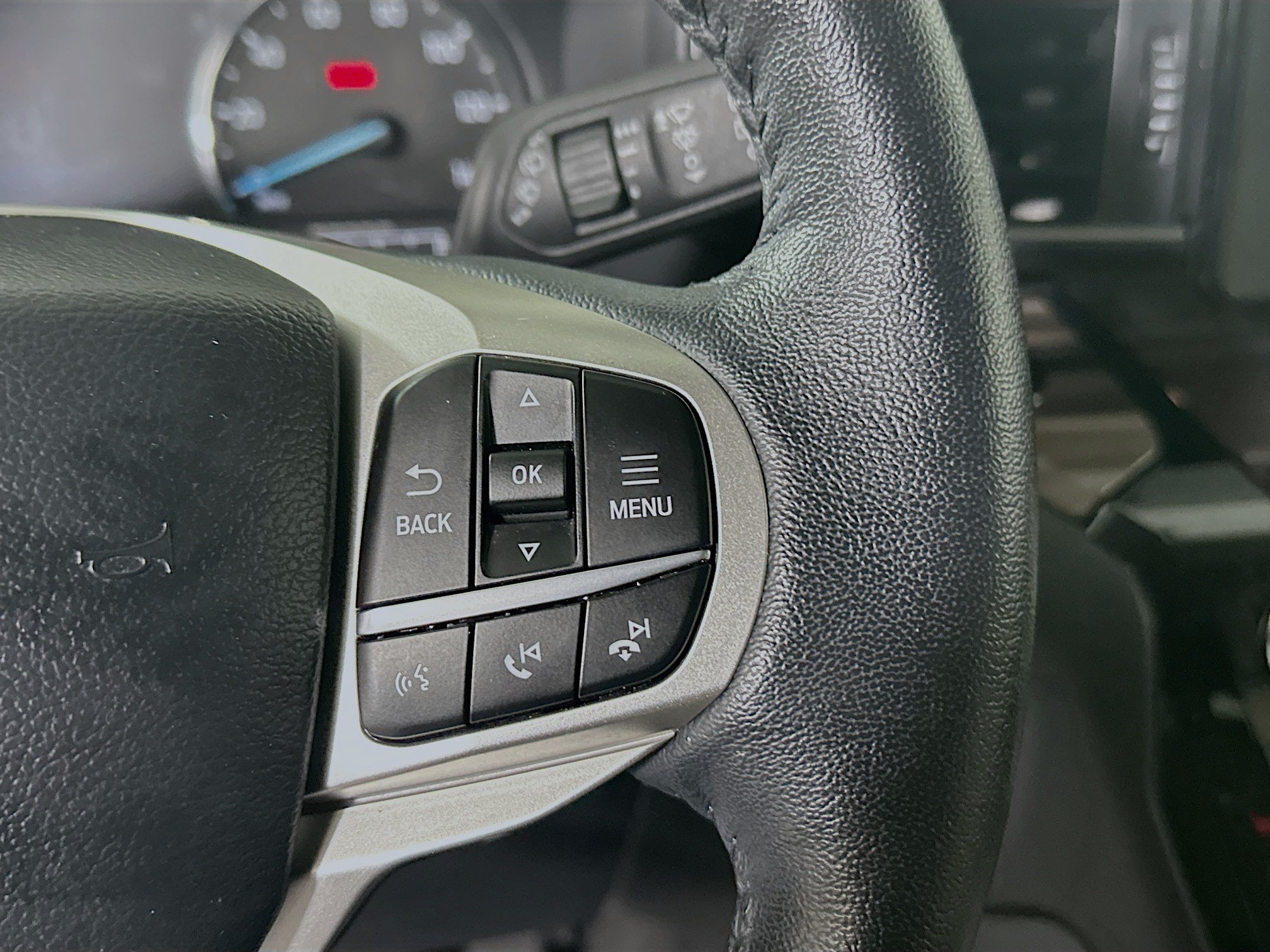 Used 2024 Ford Explorer Limited AWD/4WD image 17