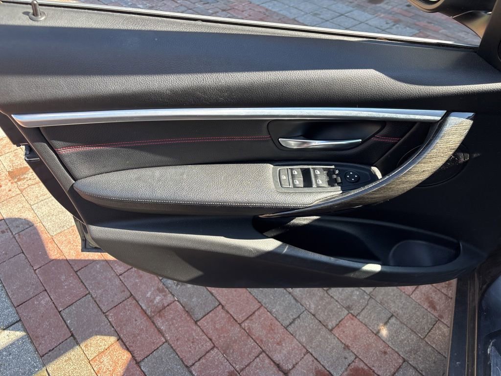 Used 2017 BMW 330i xDrive Wagon image 11
