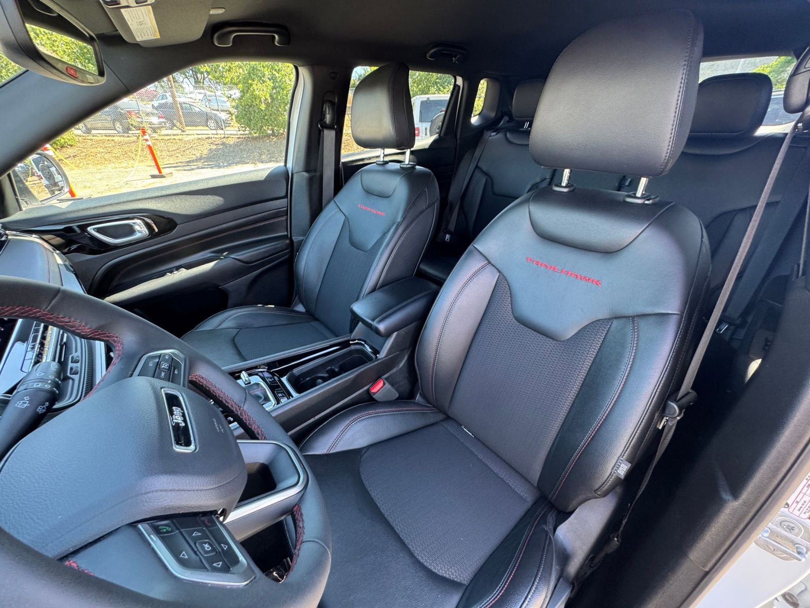 Used 2025 Jeep Compass Trailhawk image 35