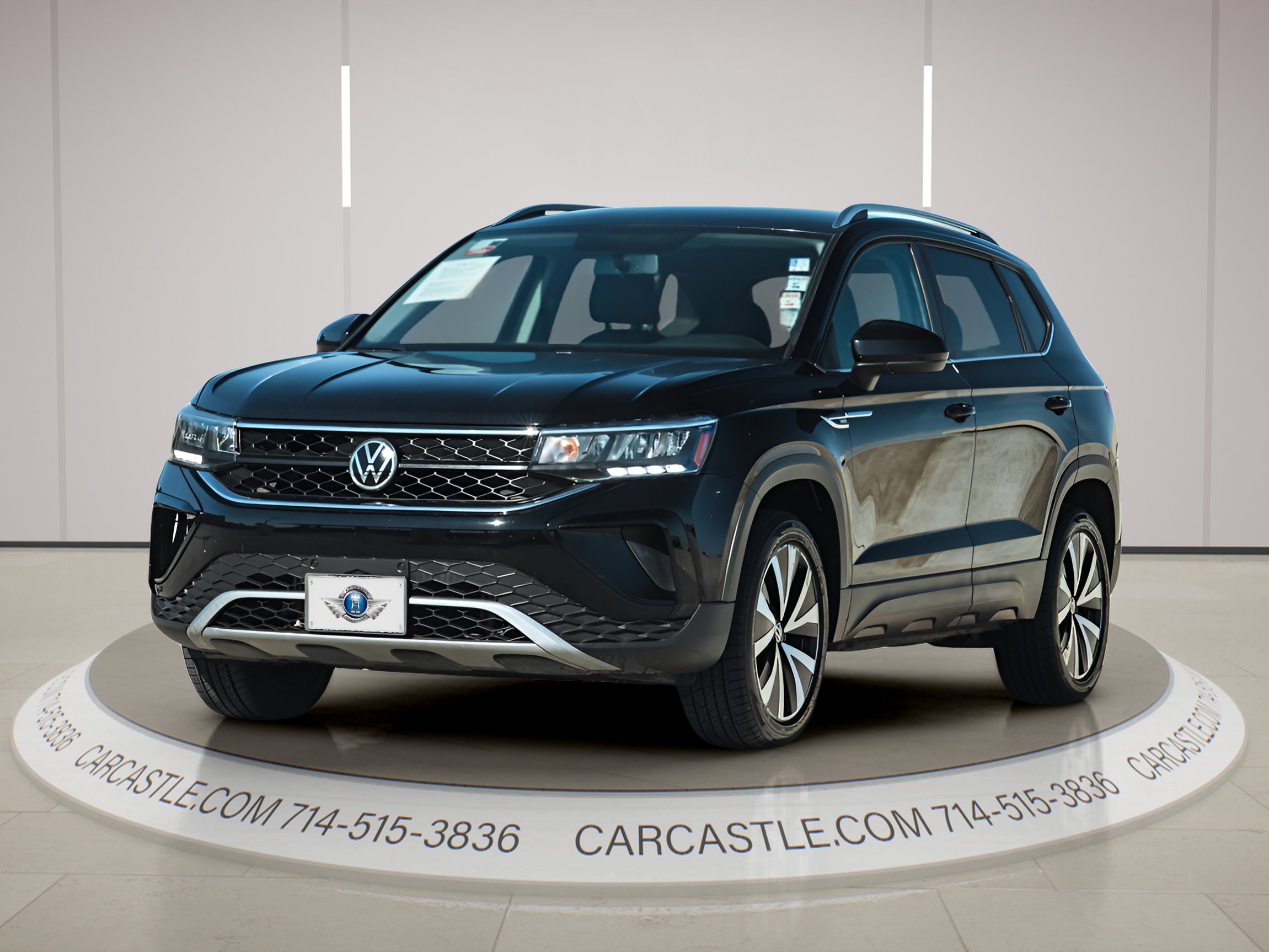 Used 2022 Volkswagen Taos SE FWD image 1