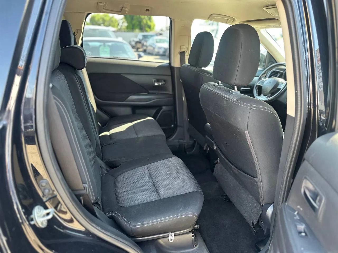 Used 2017 Mitsubishi Outlander ES image 28