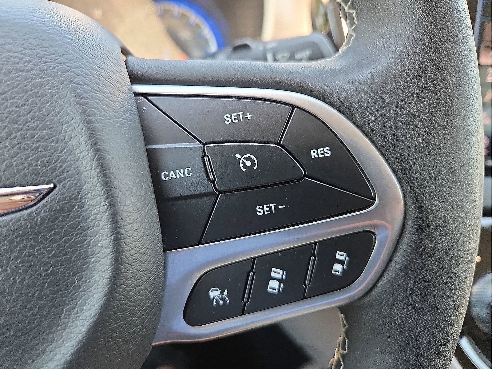 Used 2024 Chrysler Pacifica Touring-L FWD image 18