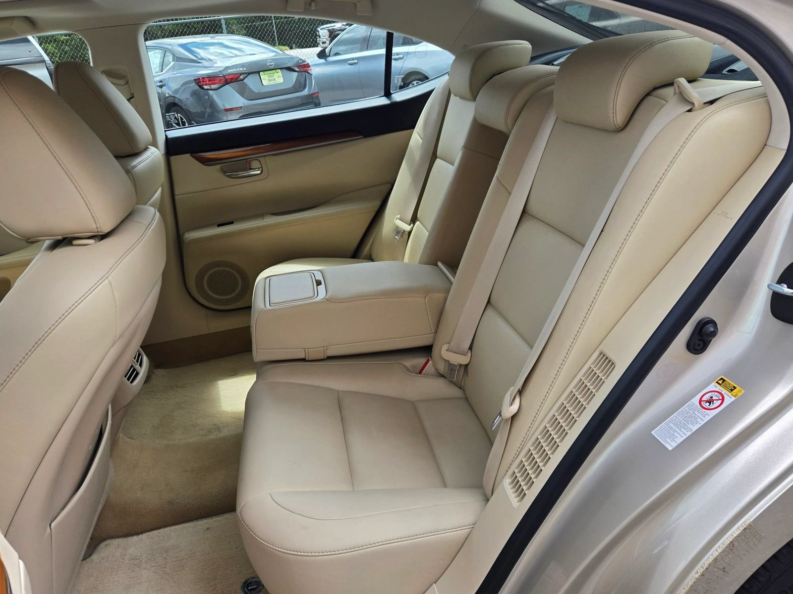 Used 2013 Lexus ES 300h w/ Premium Pkg FWD image 10