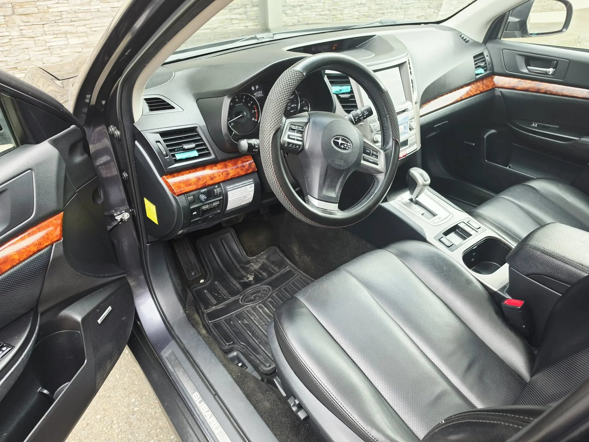 Used 2012 Subaru Outback 2.5i Limited AWD/4WD image 9
