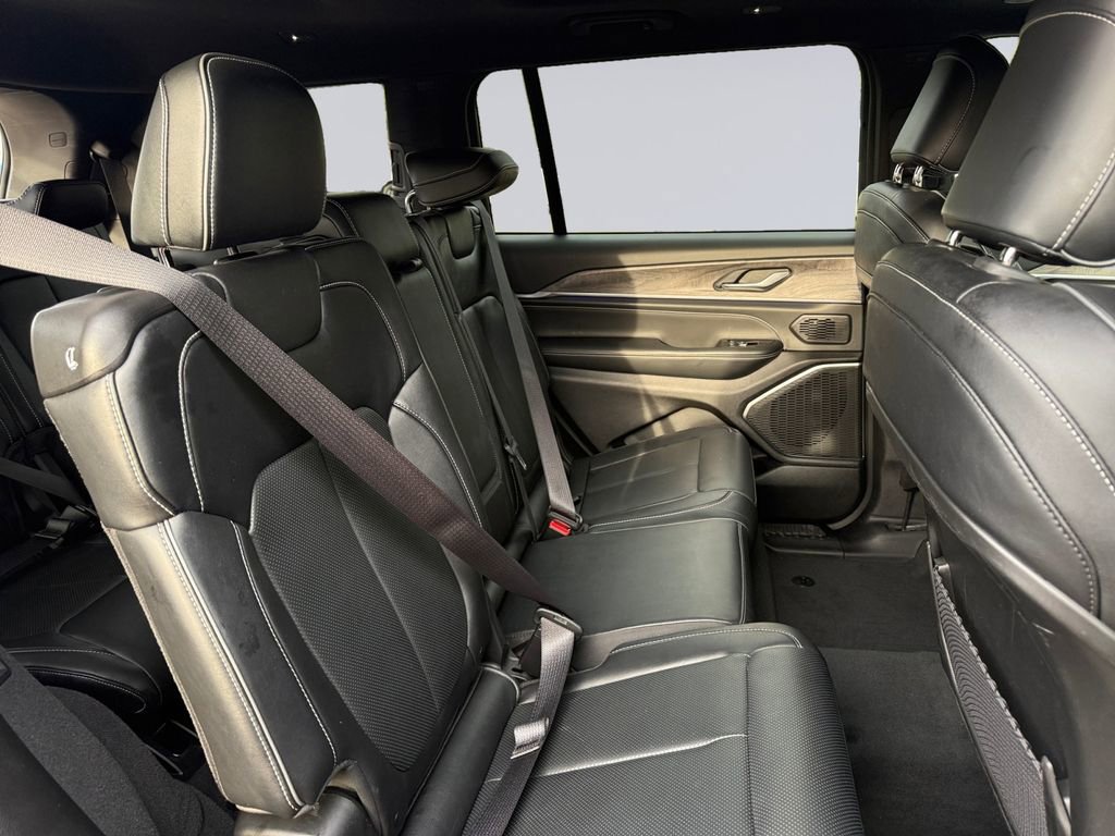 Used 2023 Jeep Grand Cherokee L Overland image 21