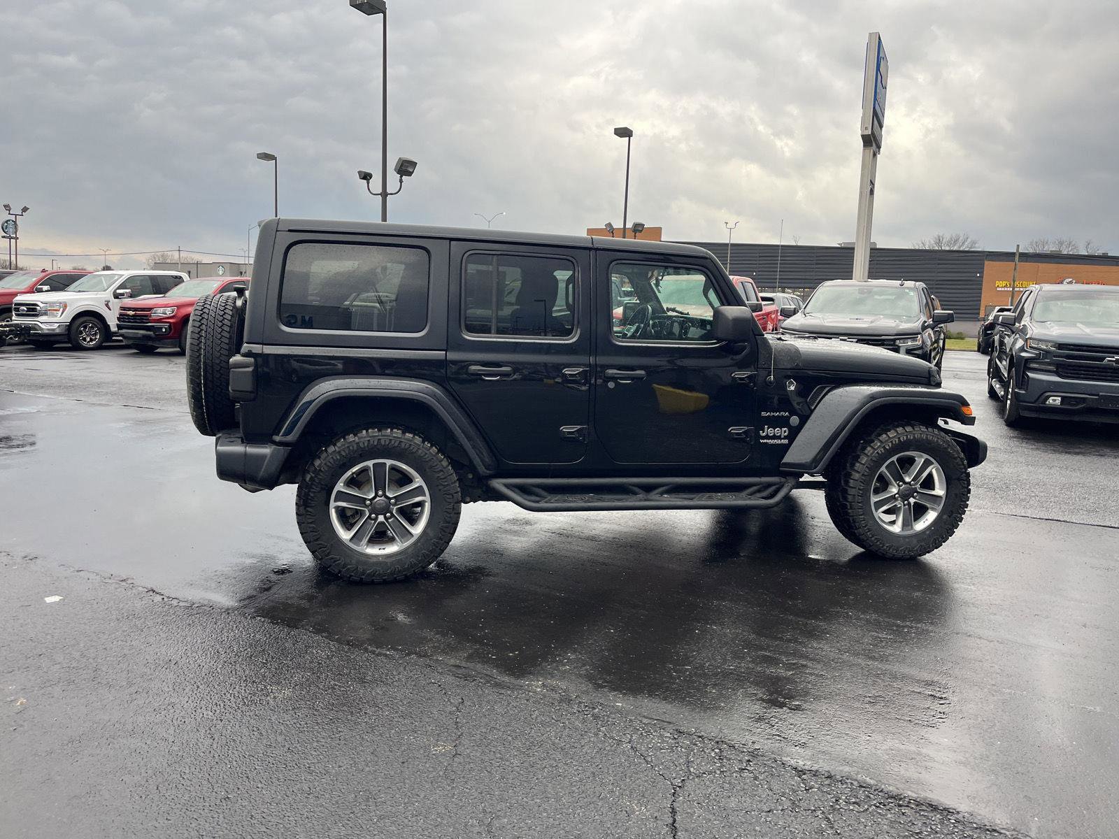 Used 2019 Jeep Wrangler Unlimited Sahara w/ Safety Group image 6