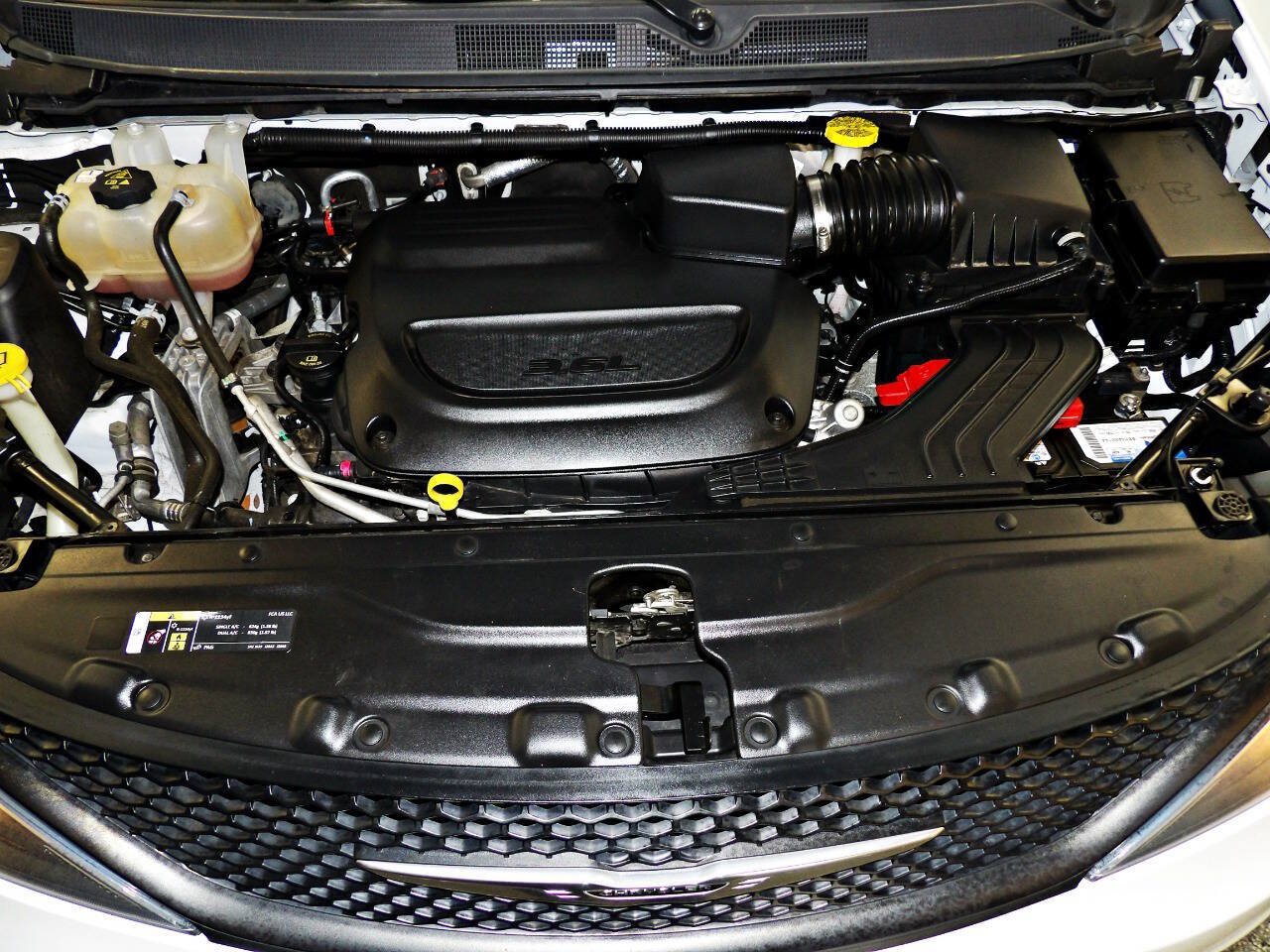 Used 2021 Chrysler Voyager LX FWD image 21
