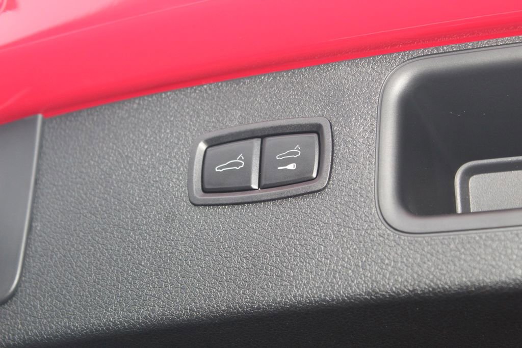 Certified 2025 Porsche Macan AWD/4WD image 13