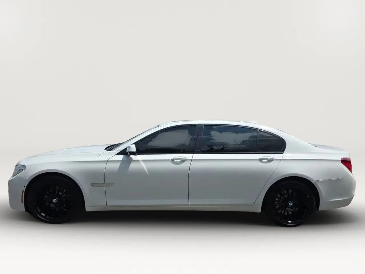 Used 2015 BMW 750Li RWD image 5