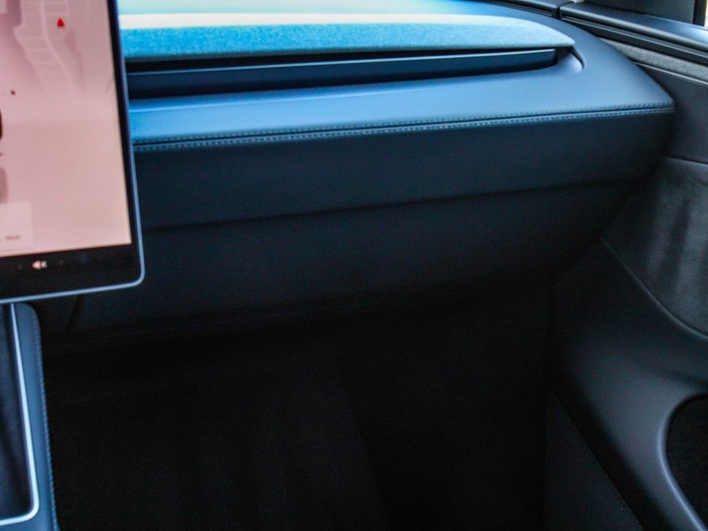 Used 2026 Tesla Model Y Long Range image 16