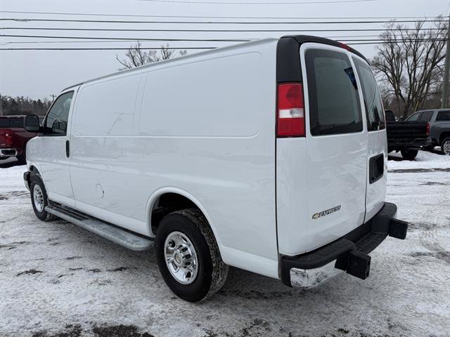 Used 2024 Chevrolet Express 2500 w/ Driver Convenience Package image 4