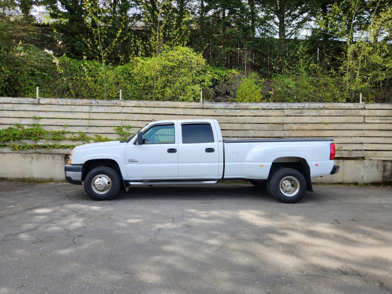 Used 2006 Chevrolet Silverado 3500 LT w/ Heavy-Duty Power Package AWD/4WD image 24