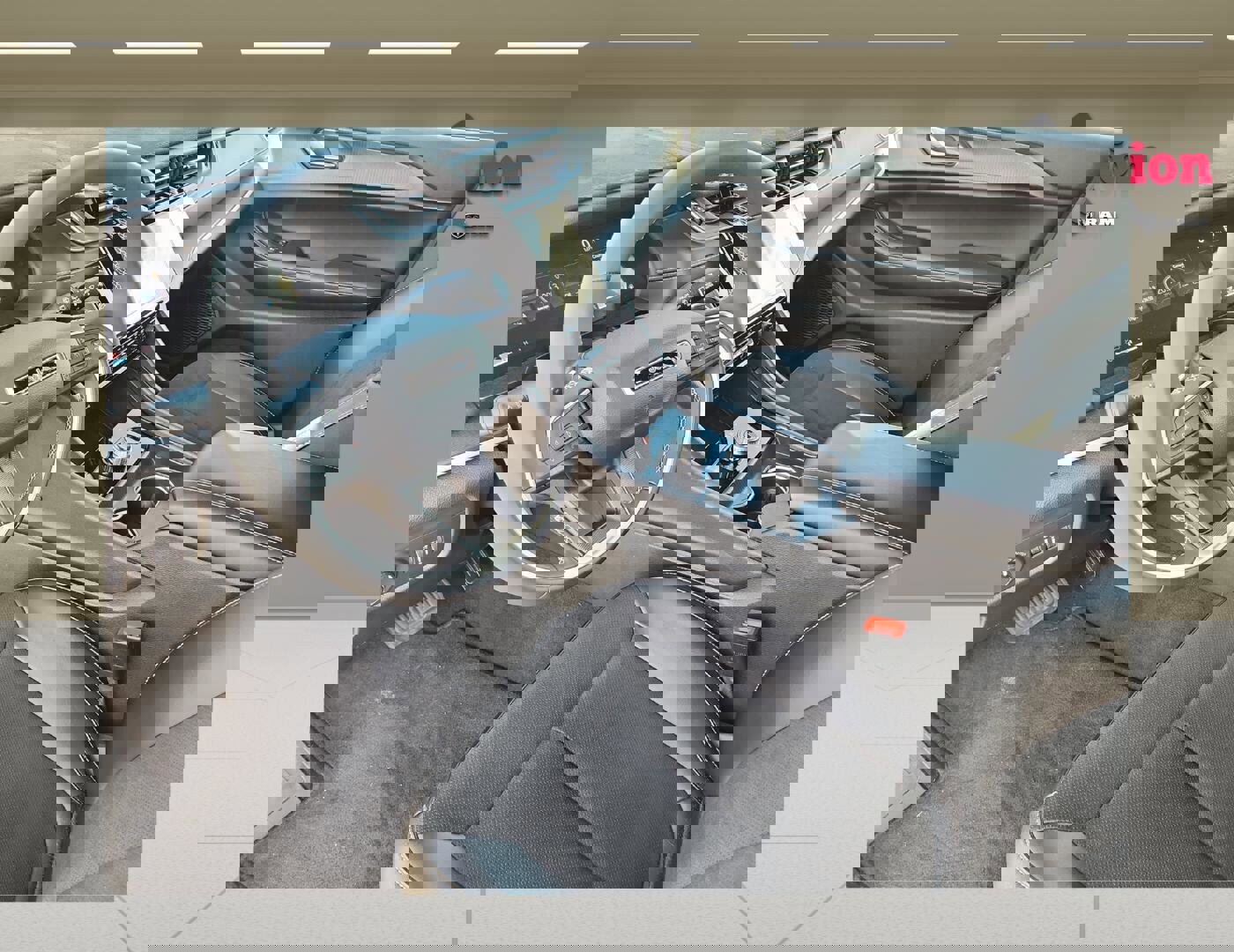 Used 2025 Jeep Grand Cherokee Altitude image 8