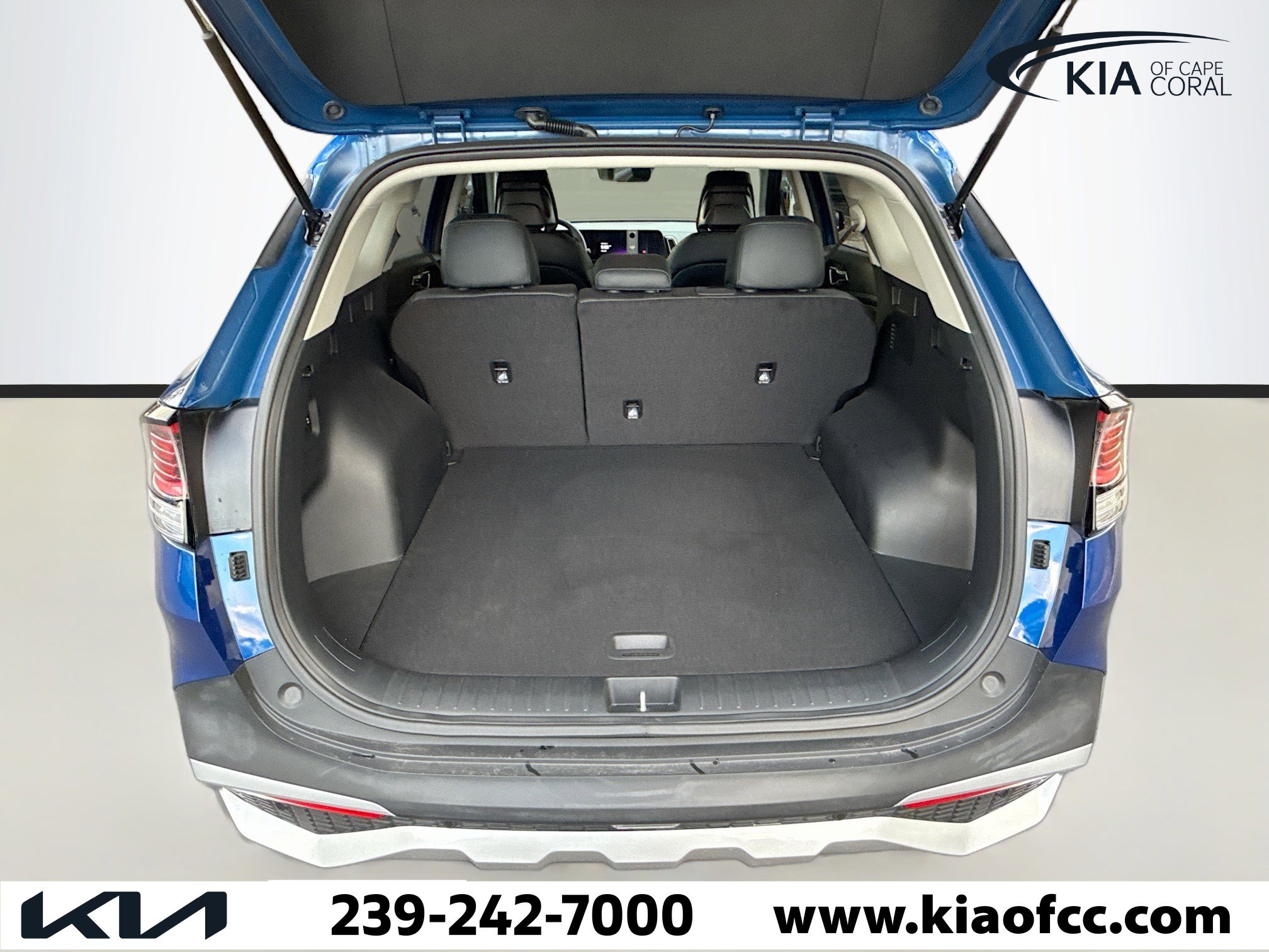 Used 2025 Kia Sportage EX image 12