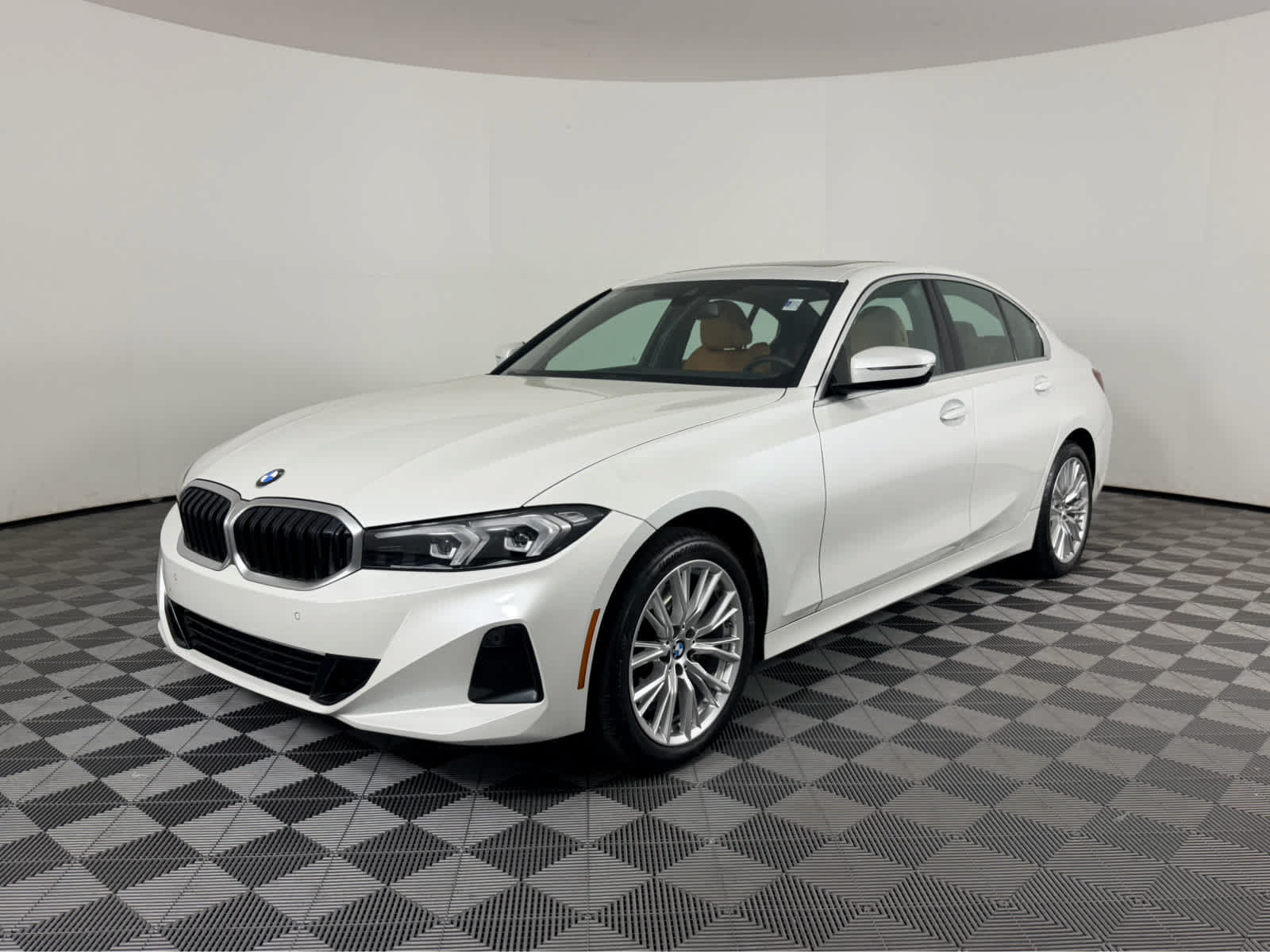 Used 2024 BMW 330i xDrive Sedan w/ Convenience Package AWD/4WD image 7