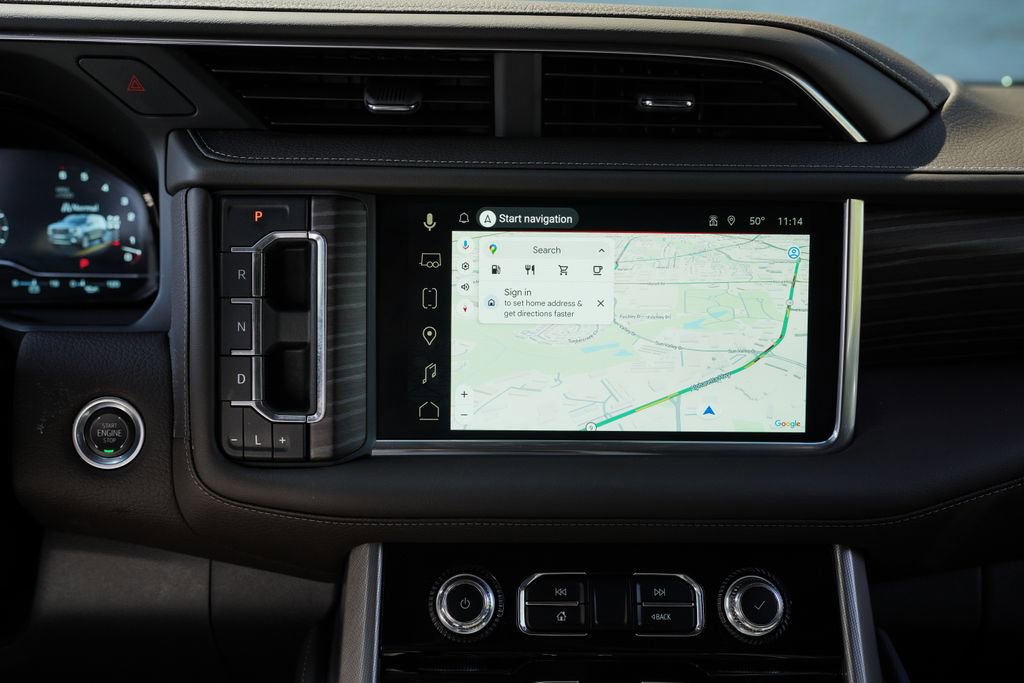 Used 2024 GMC Yukon Denali w/ Advanced Technology Package AWD/4WD image 32