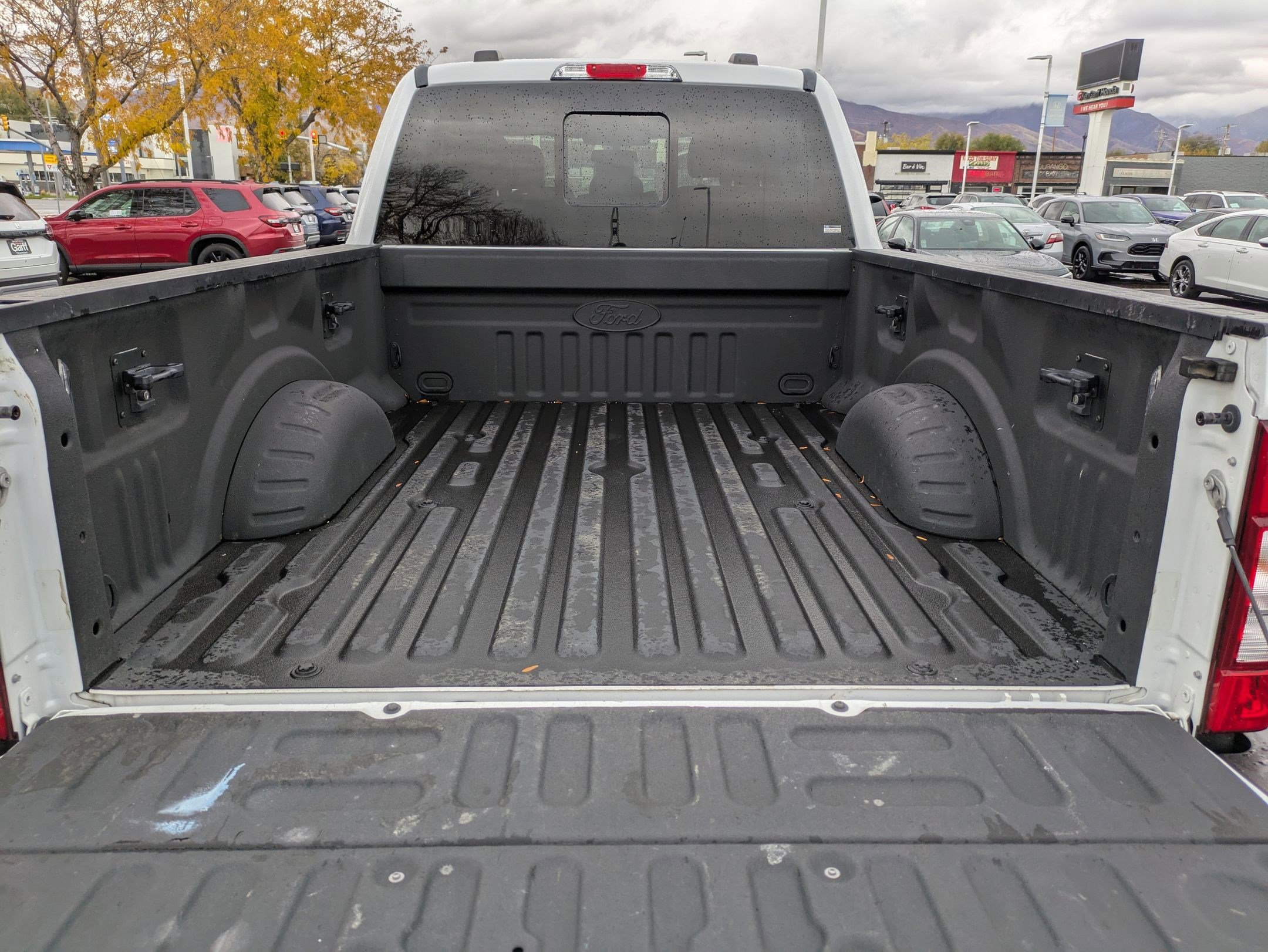 Used 2021 Ford F350 Lariat w/ Snow Plow/Camper Package image 29