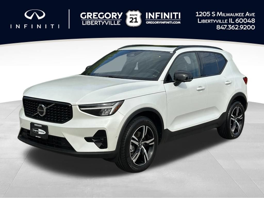 Used 2023 Volvo XC40 B5 Plus AWD/4WD image 1