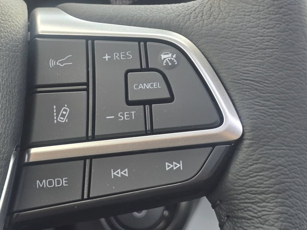 Used 2025 Toyota Sienna XLE FWD image 32