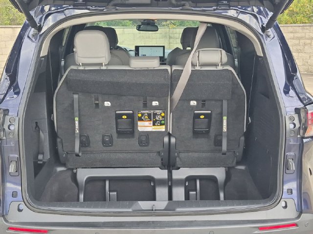 Used 2025 Toyota Sienna XLE FWD image 30