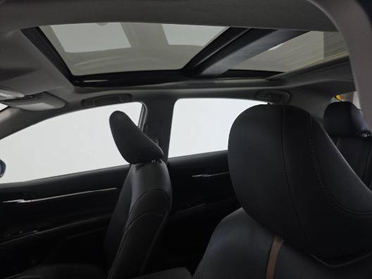 Used 2019 Toyota Camry XLE image 11