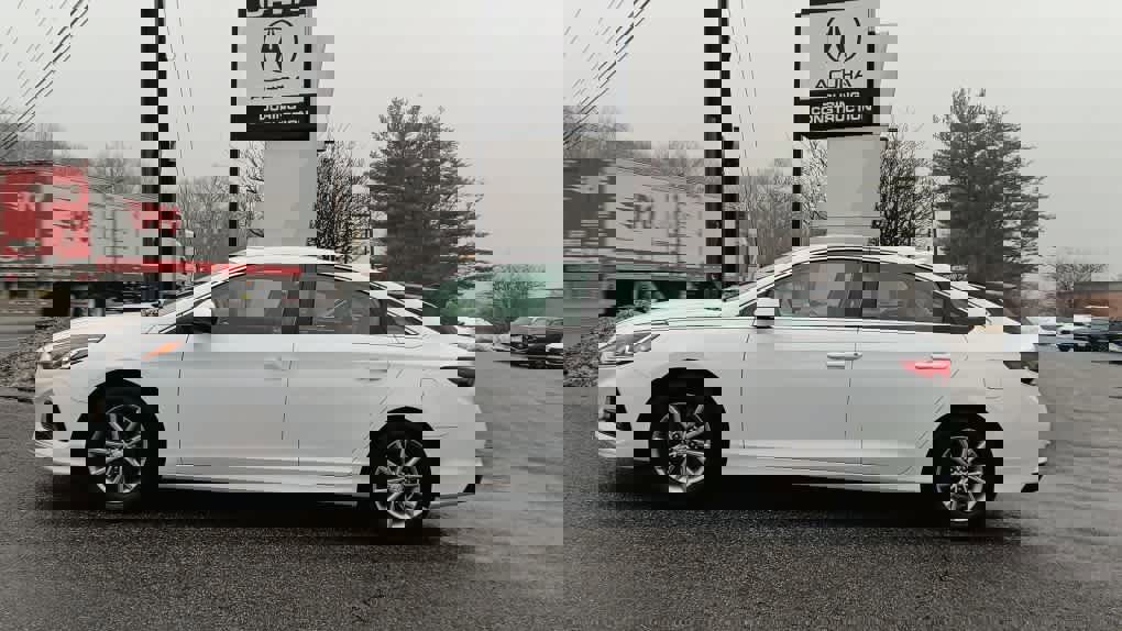 Used 2018 Hyundai Sonata SE w/ Cargo Package image 2