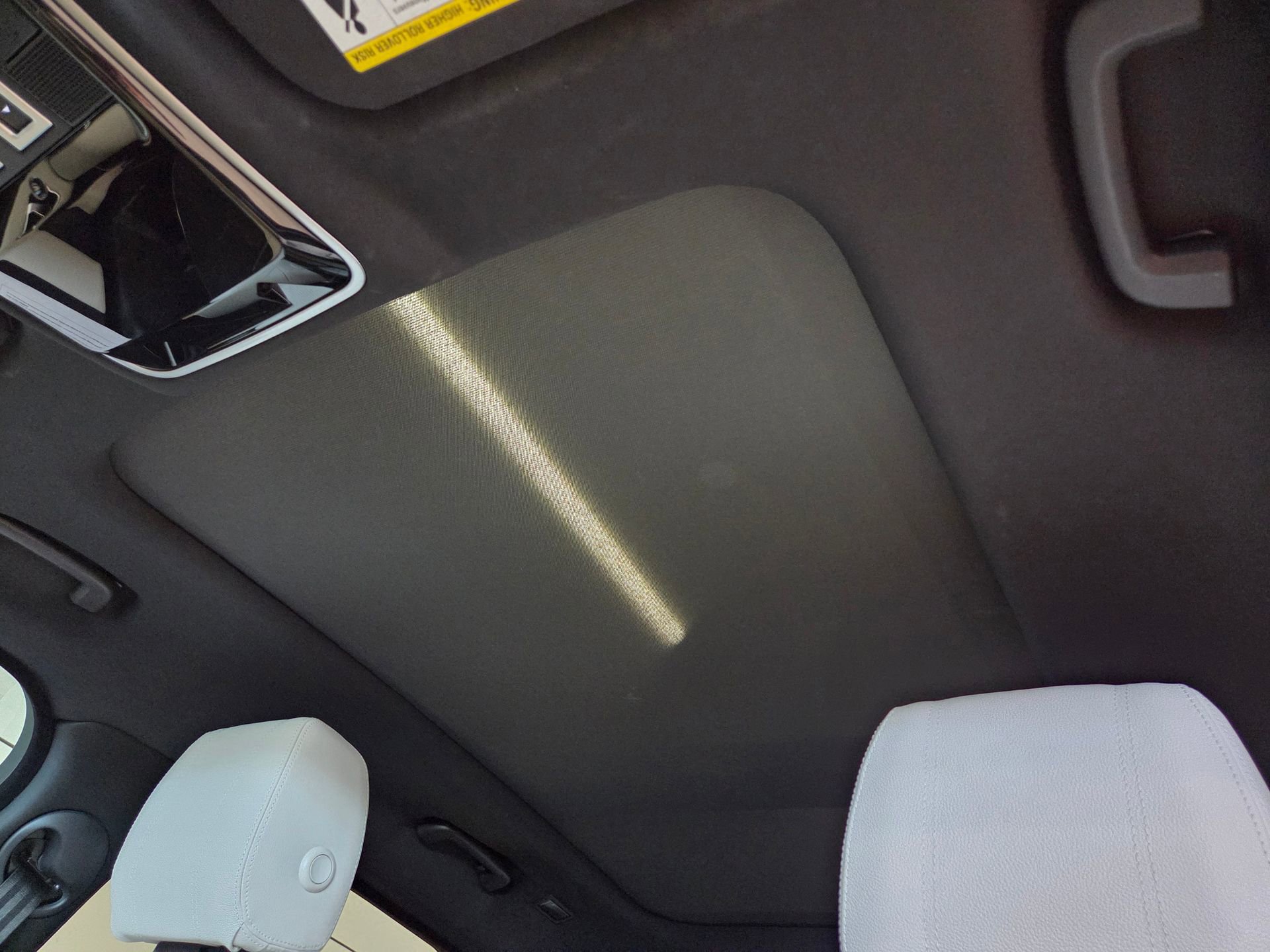 Used 2019 Land Rover Range Rover Velar R-Dynamic SE image 10