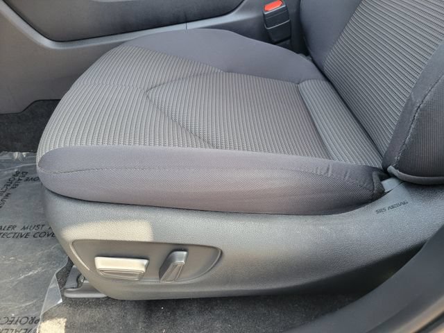 Used 2025 Toyota Highlander LE FWD image 17