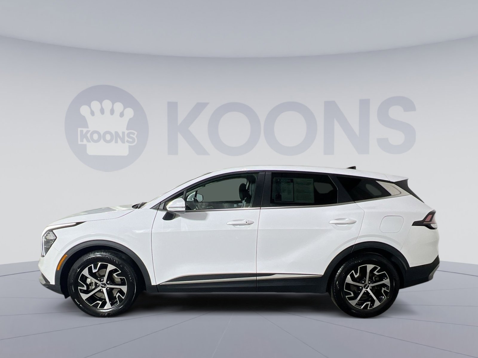 Used 2023 Kia Sportage EX image 2