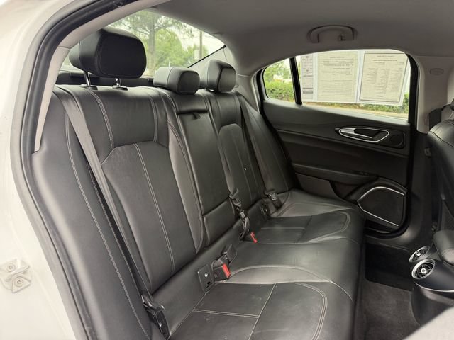Used 2018 Alfa Romeo Giulia RWD image 27
