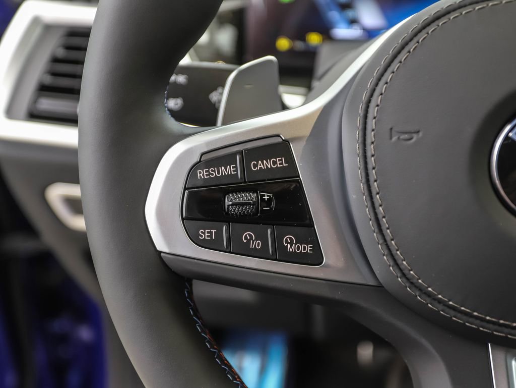 Used 2025 BMW X7 M60i image 12