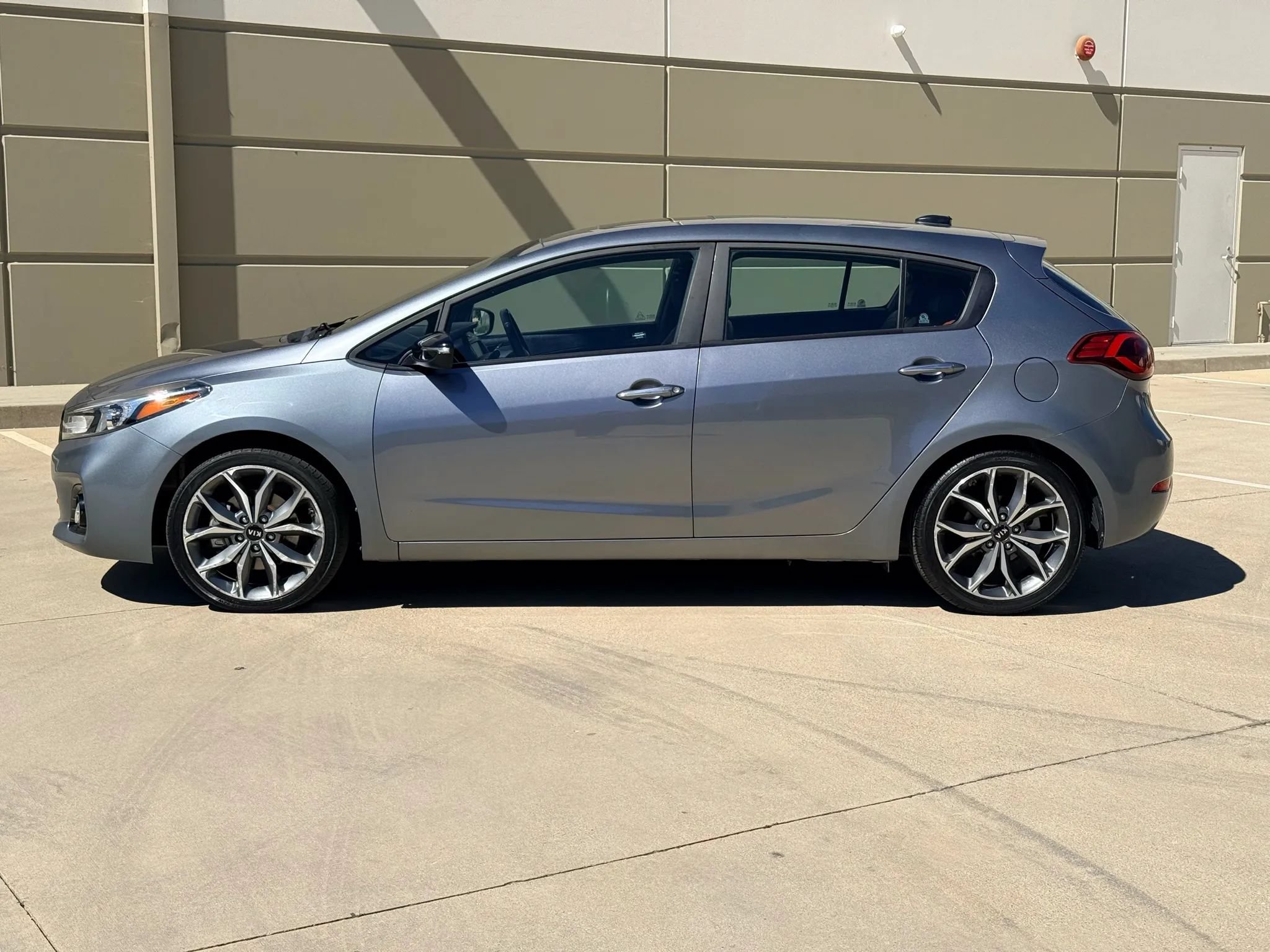 Used 2017 Kia Forte SX FWD image 8