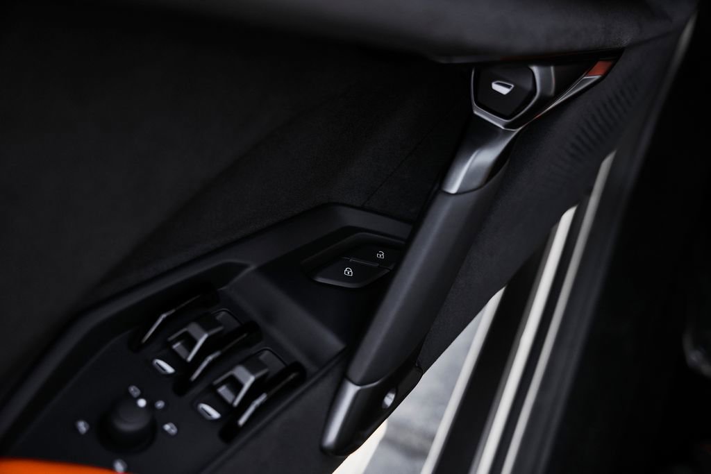 Used 2024 Lamborghini Revuelto AWD/4WD image 40