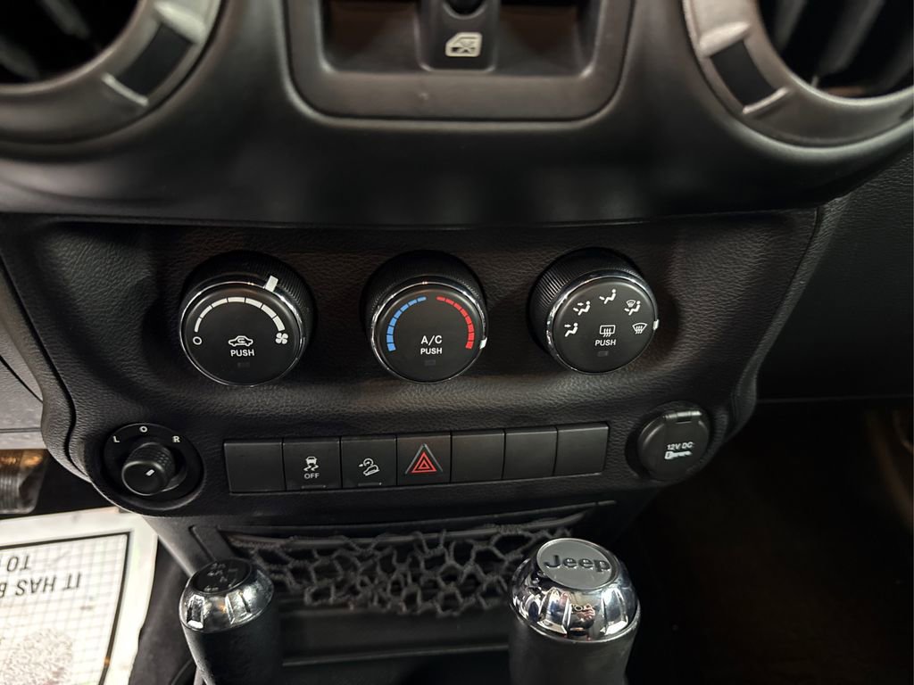 Used 2016 Jeep Wrangler Unlimited Willys image 28