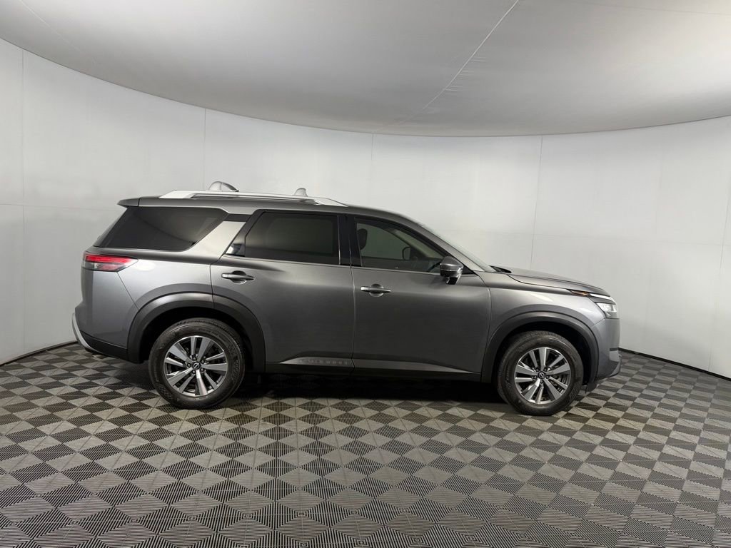 Used 2023 Nissan Pathfinder SL image 3