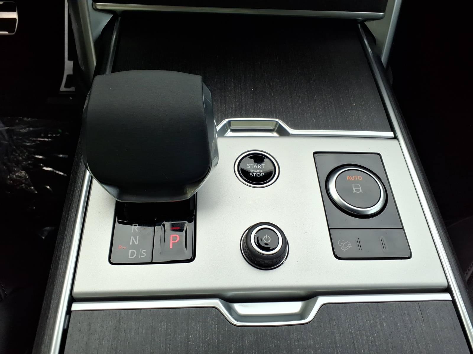 New 2027 Land Rover Range Rover Long Wheelbase SE AWD/4WD image 13