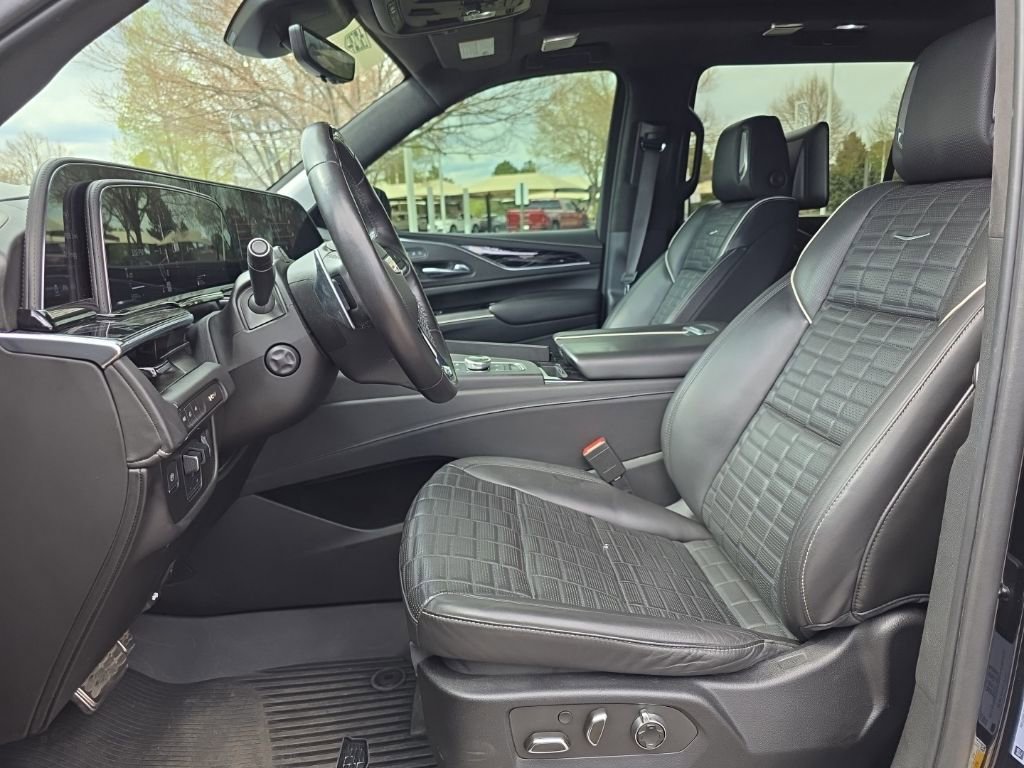 Used 2023 Cadillac Escalade ESV V image 12
