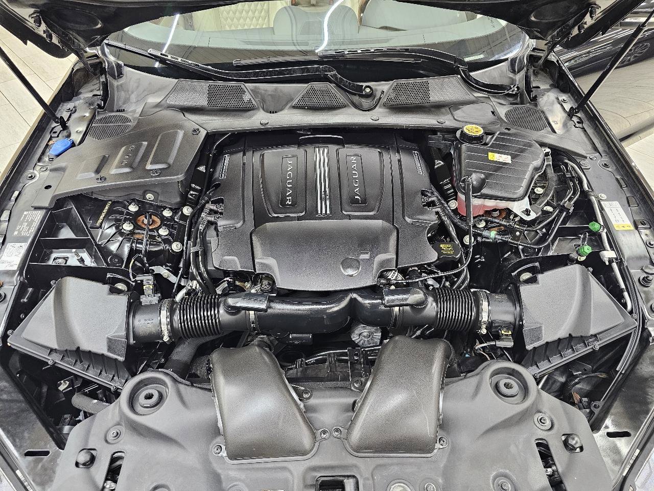 Used 2019 Jaguar XJ L Supercharged RWD image 44