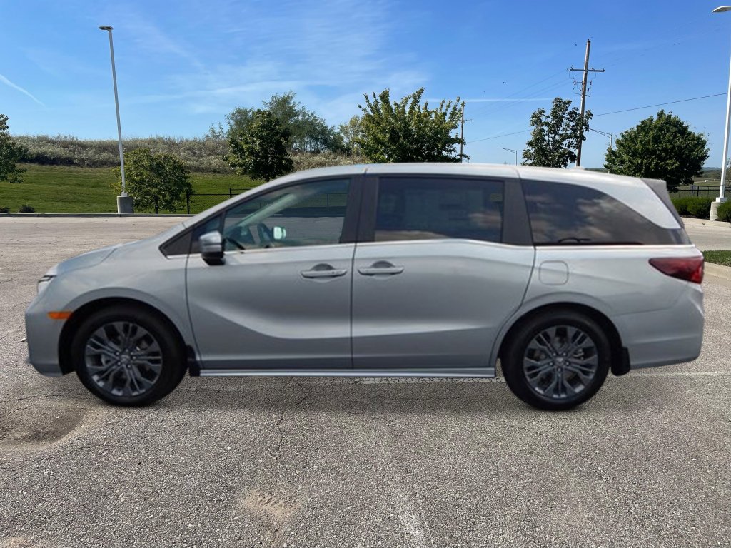 New 2026 Honda Odyssey Touring image 2