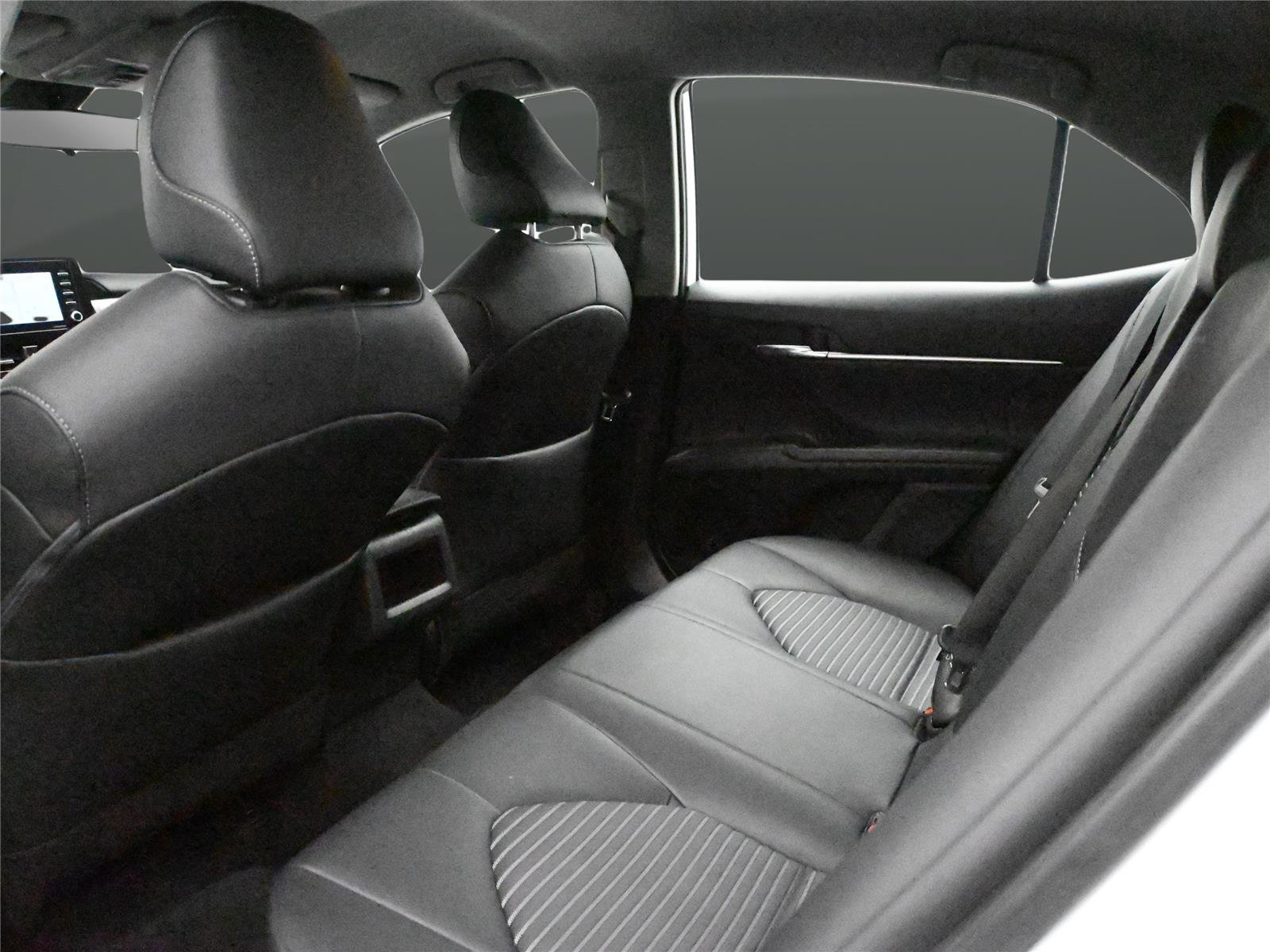 Used 2023 Toyota Camry SE image 11