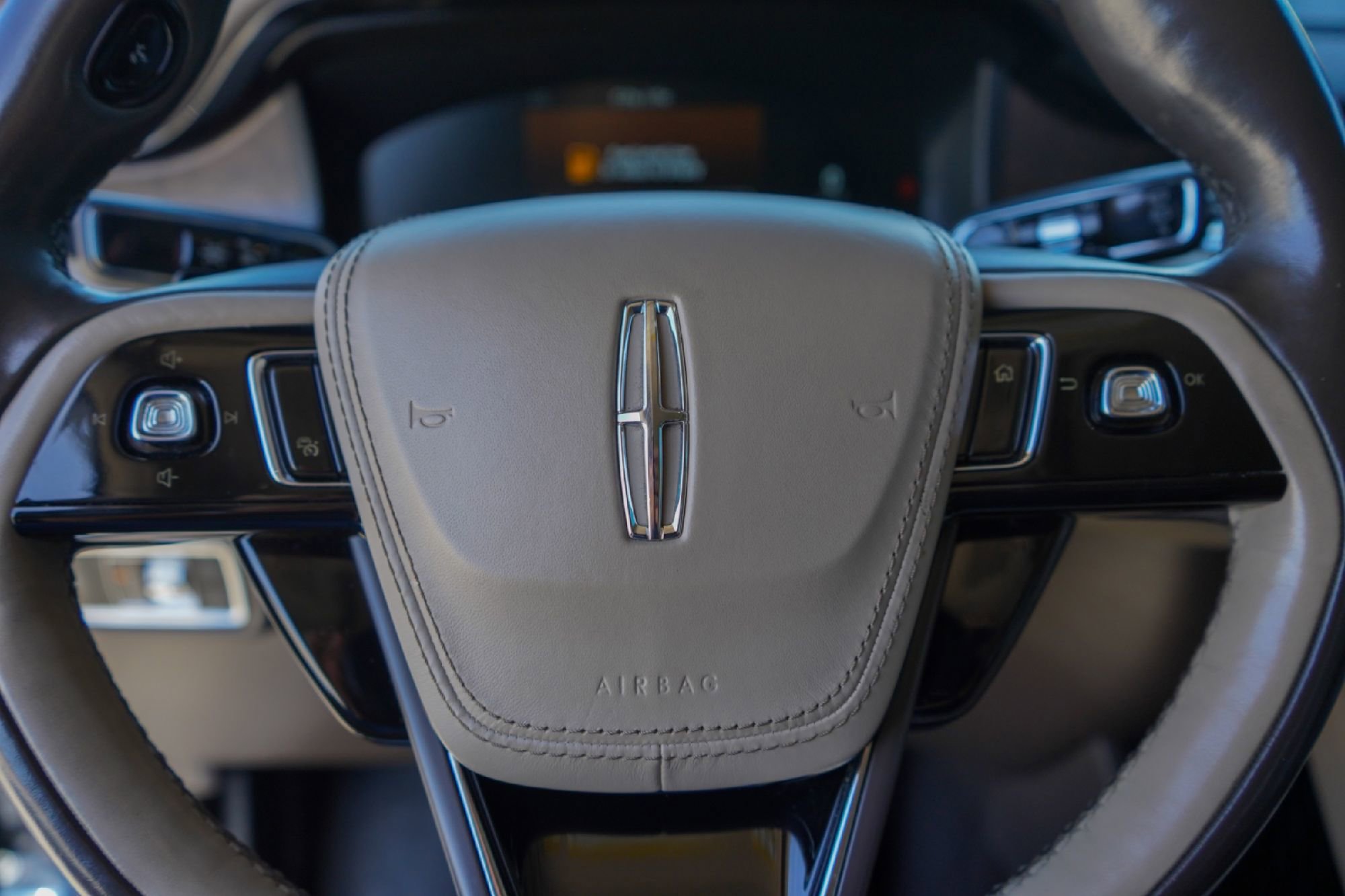 Used 2020 Lincoln Aviator Reserve w/ Equipment Group 202A image 11