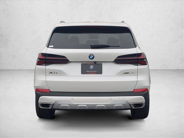 New 2026 BMW X5 xDrive50e image 8