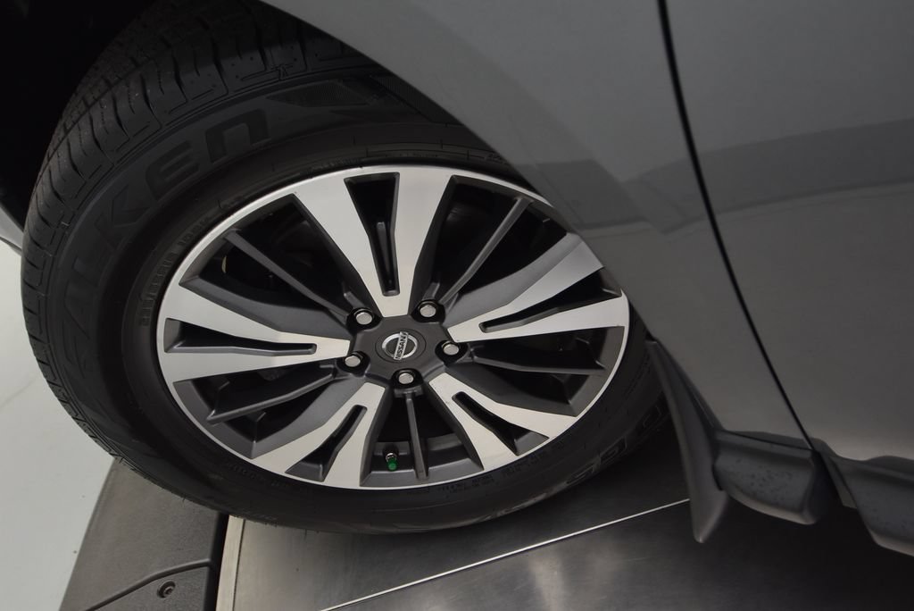 Used 2017 Nissan Pathfinder SV AWD/4WD image 35