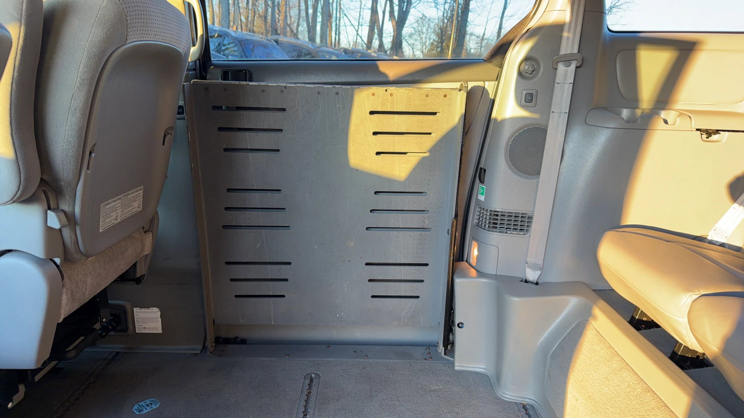 Used 2010 Toyota Sienna LE FWD image 14