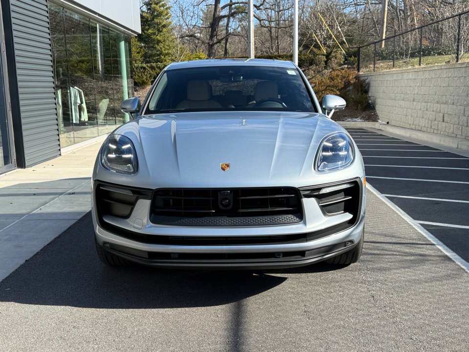 Certified 2025 Porsche Macan Turbo image 10