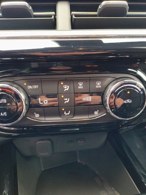 Used 2025 Chevrolet Trax RS w/ Driver Confidence Package image 9