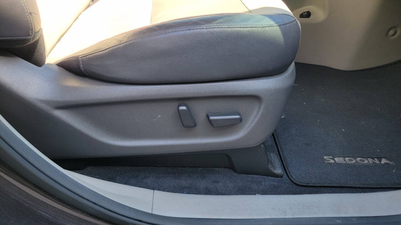 Used 2015 Kia Sedona EX w/ EX Premium Package FWD image 30
