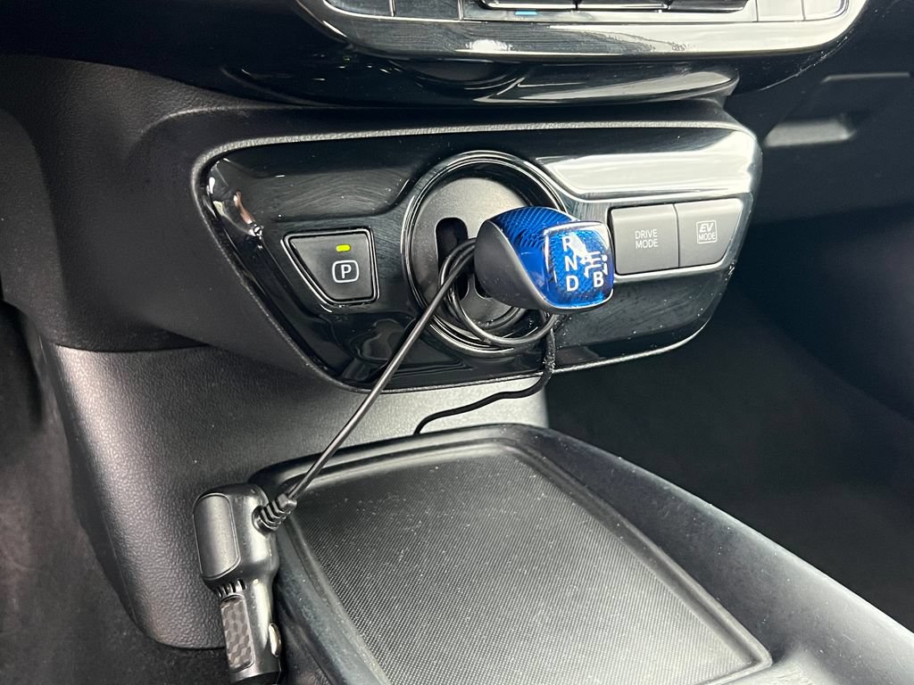 Used 2022 Toyota Prius L Eco FWD image 28
