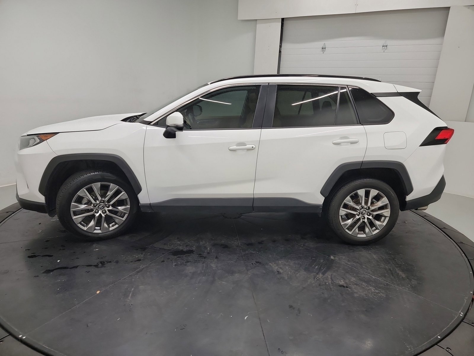 Used 2019 Toyota RAV4 XLE Premium w/ Cold Weather Package FWD image 4