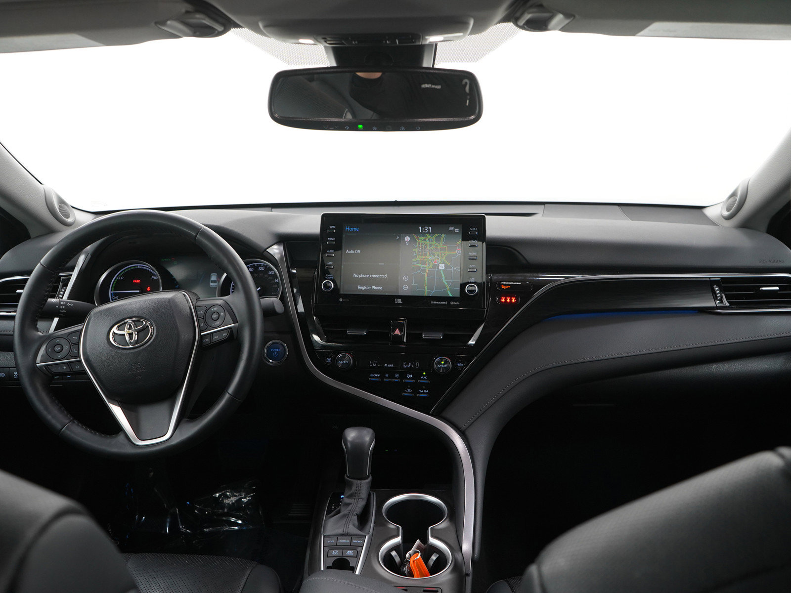 Used 2024 Toyota Camry XLE w/ Navigation Package FWD image 13